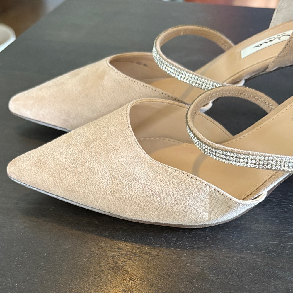 Nina size 9M tan blush heels
